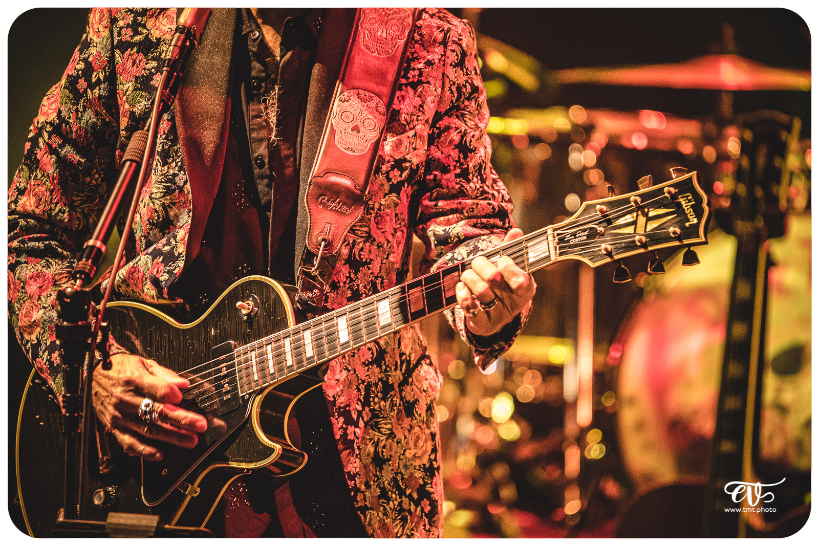 L'HISTOIRE DU ROCK EN 13 GUITARES